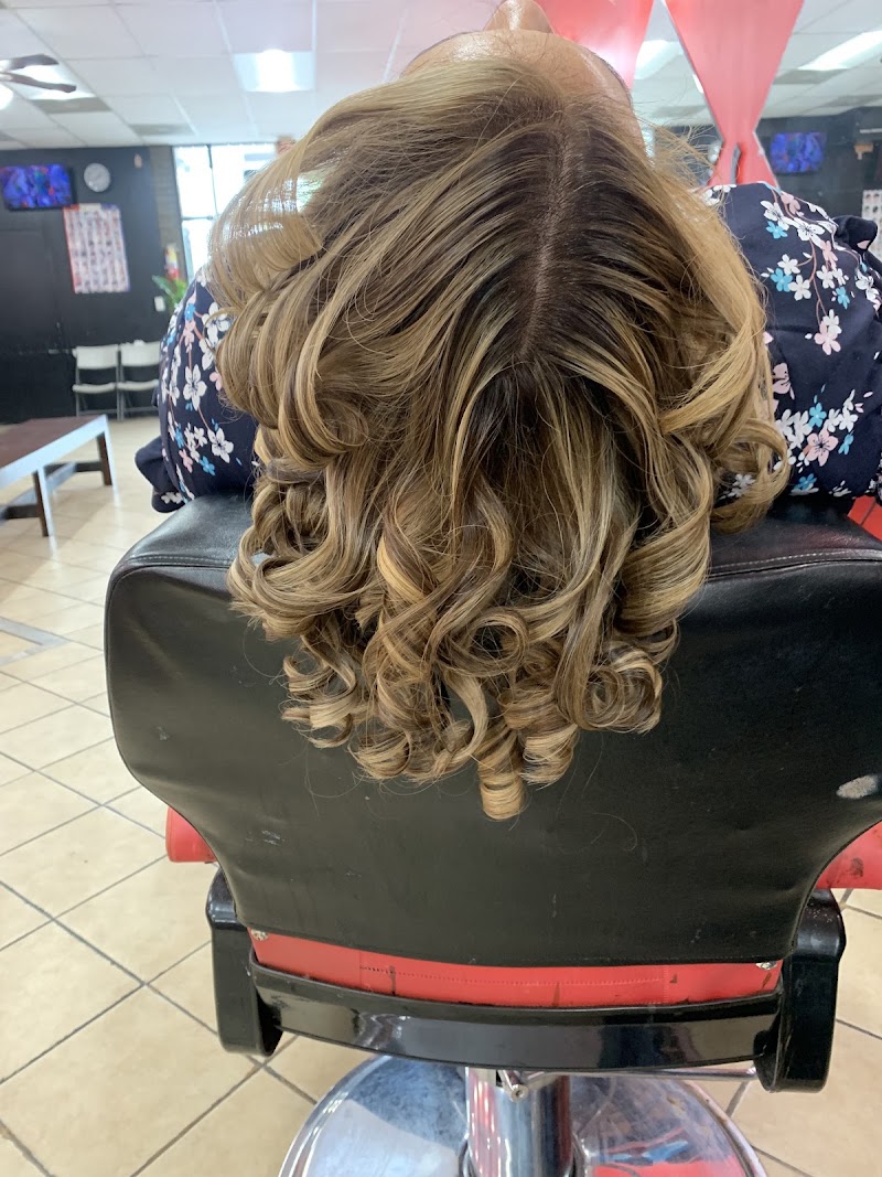 Manuel's Beauty Salon & Barber Shop, beauty salon in Hyattsville, MD, photo 5 of 10